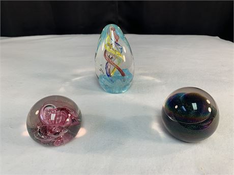Paper Weights (3)SWAN GLASS-Signed, BRIAN LONSWAY-FM ART CRYSTAL SWEDEN