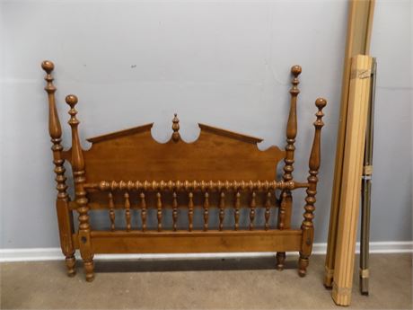 Full Colonial Style Poster Bed