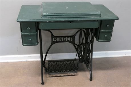 Vintage Singer Treadle Sewing Machine Cabinet