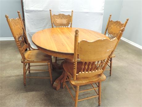 Traditional Style Oak Dining Table / 4 Chairs