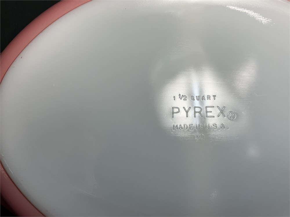 Transitional Design Online Auctions - Pyrex / Vintage