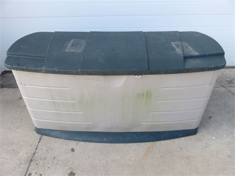 RUBBERMAID Weather Resistant Outdoor Deck Box