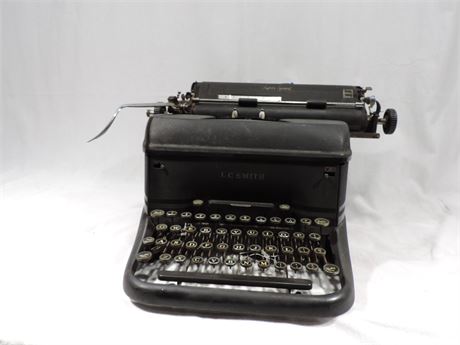 Vintage. Smith L. C Typewriter