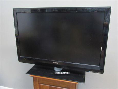 Phillips 47" LCD Flat Panel HDTV with Remote