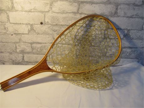 Frabill Wooden Trout Net with teardrop hoop - wooden handle