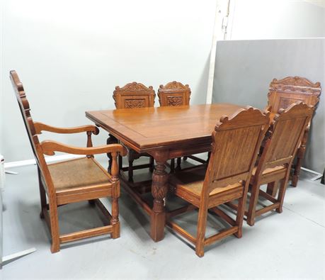 GRAND RAPIDS FURNITURE Carved Dining Table / Six Chairs / Pull-Out Leaves