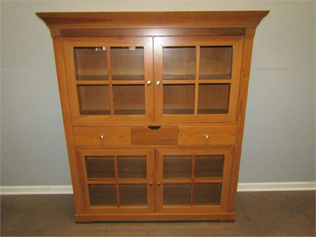 Four Door Solid Wood China Hutch