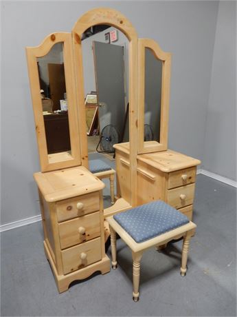Vaughan Furniture Co. Vanity / Mirror