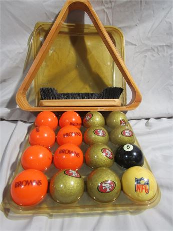 NFL 8 Ball Set, Browns vs. 49ers, Wooden Rack and Brush
