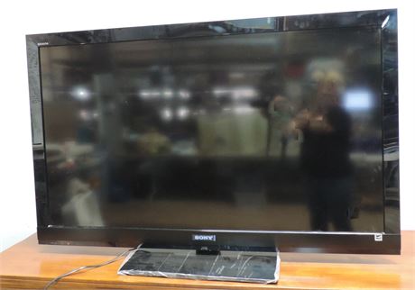SONY BRAVIA KDL EX701 52" HD TV / Swivel Stand