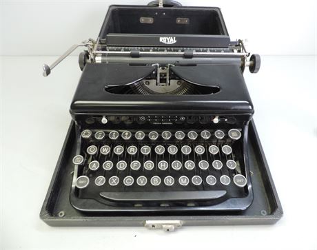 ROYAL Typewriter / Case