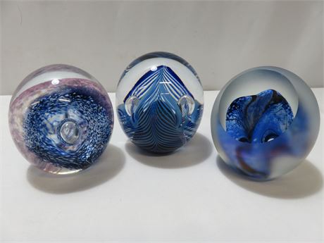 ROBERT EICKHOLT Studio Art Glass Signed Paperweights