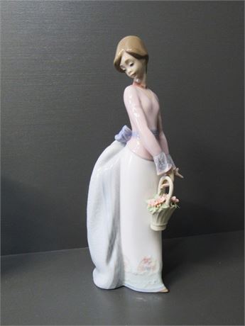 Lladro Figurine - Basket of Love - #7622 Collectors Society - Retired