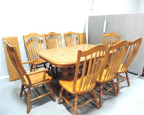 Traditional Dining Table / Eight Chairs