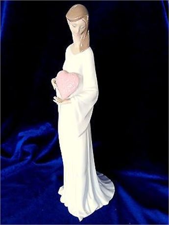 Rare Lladro Figurine Love Woman with Heart,#6379