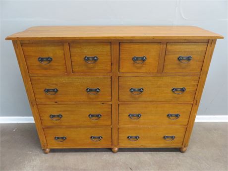 10-Drawer Pine Dresser