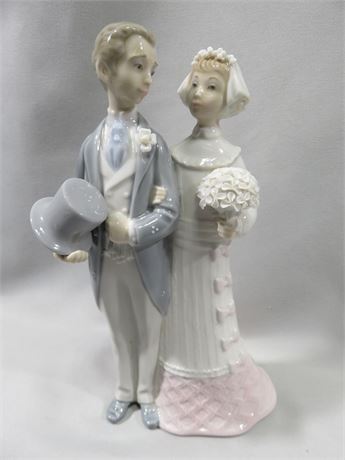 LLADRO Bride and Groom Figurine