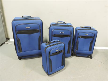 Set of TRAVEL SELECT Rolling Suitcases
