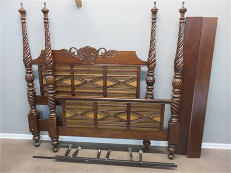 BROYHILL King Poster Bed