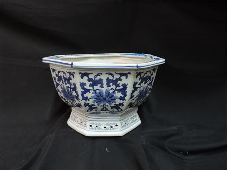 Chinese Fine Porcelain Octagon Bowl