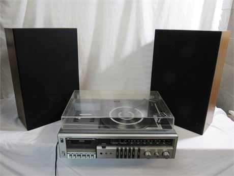 Vintage Fisher Stereo System with Speakers