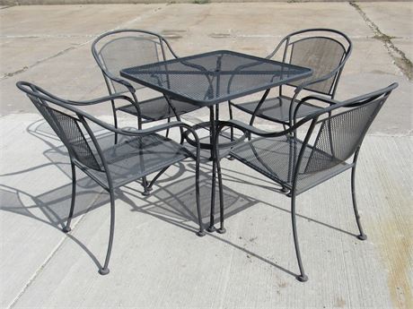 Small Wire Mesh Outdoor Patio Table and 4 Stacking Chairs