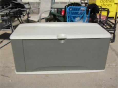 Rubbermaid Storage Deck Box