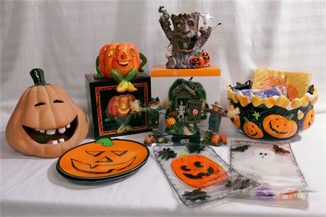 Dept 56 Halloween Pumpkin Jack-O-Lantern & Haunted Outhouse Plus, Lot of 9