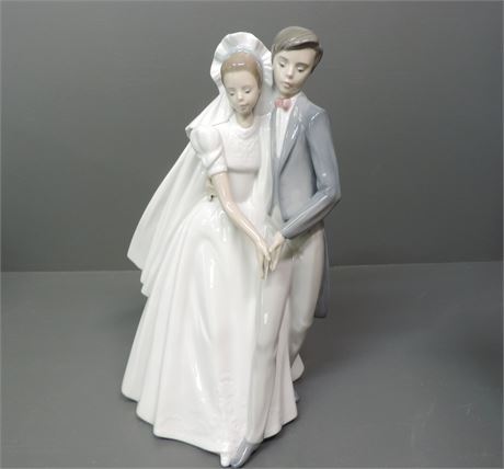NAO LLADRO 'Bride & Groom' Figurine