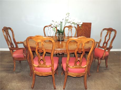 Drexel Dining Table / Six Chairs / Leaf / Table Pads