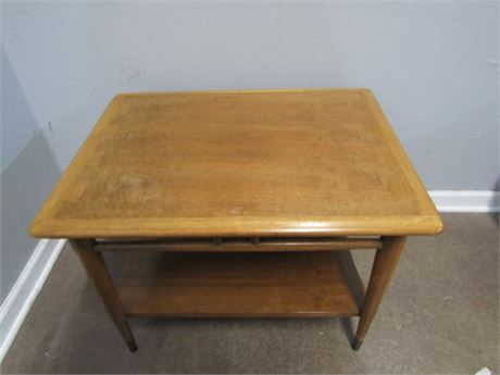 Lane Acclaim Mid-Century Modern Walnut End Table / Nightstand