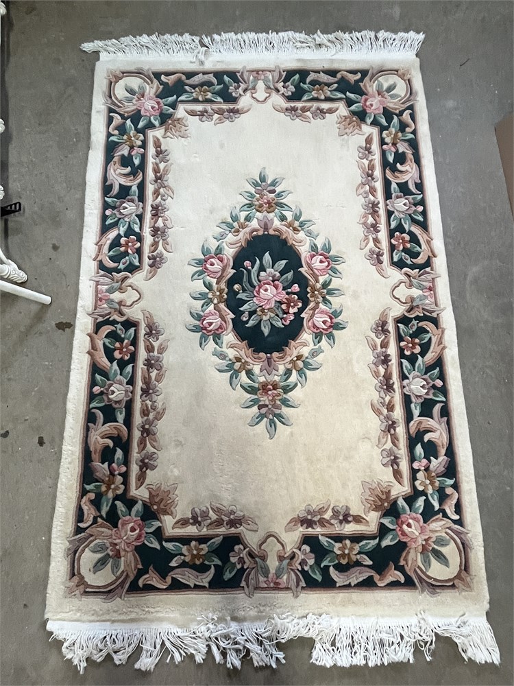 Transitional Design Online Auctions - Traditional Floral Rug