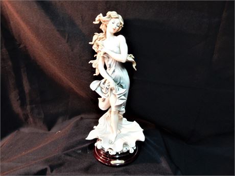 Signed Giusseppe Armani Sculpted Figurine "Venus" Made in Italy