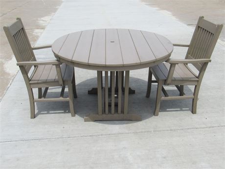 Trex Patio Table and 2 Chairs