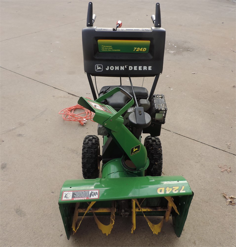 Transitional Design Online Auctions John Deere Self Propelled 724d Snow Blower 1658