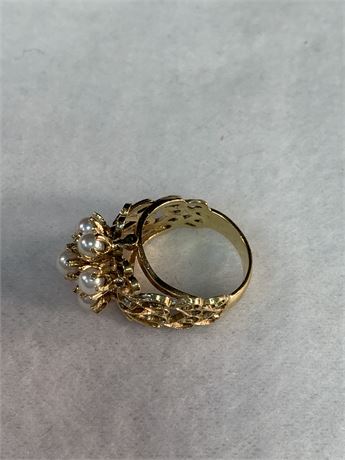 Beautiful 14kt GOLD Ring with PEARLS
