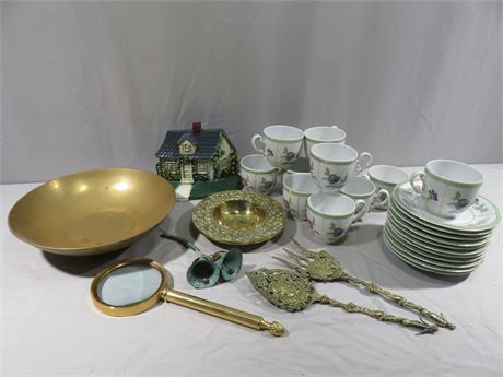 Home Decoratives / Heinrich Porcelain Tea Cup & Saucer Set