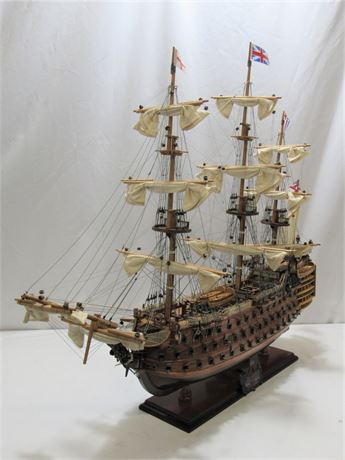 Incredible HMS Victory Replica/Model Ship with COA