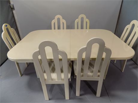 Tonon Dining Table and Chairs