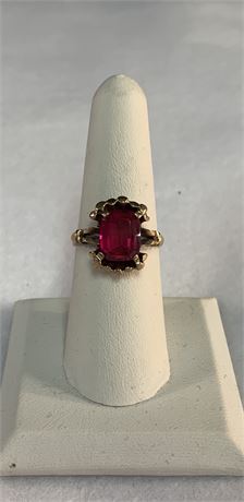 10 KT YELLOW GOLD  Ruby Ring