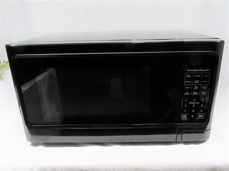 Hamilton Beach Black Microwave Oven - 1,000 Watts, 1.1cu.ft. - Like New
