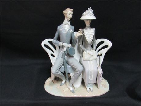 Large Lladro - Lovers In The Park