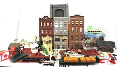 Mini Railroad Model Buildings / Accessories
