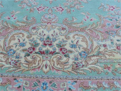Large Area Rug (11' W x 16' L)