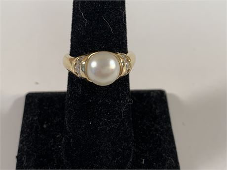 14KT Yellow Gold Pearl Ring Cubic Zirconia