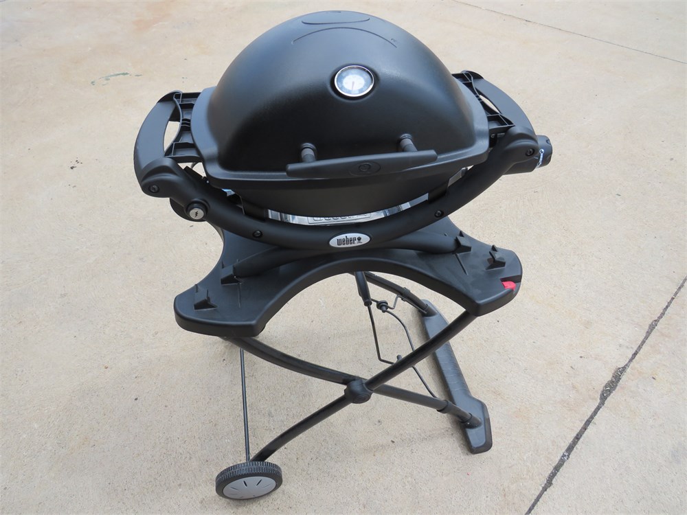 Transitional Design Online Auctions - Weber Q1200 Portable Propane Gas 