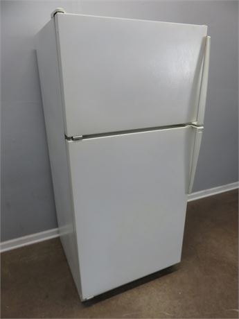 AMANA 18 cu. ft. Refrigerator Freezer
