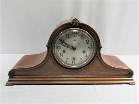New Haven Clock Co. Vintage Mantel Clock with chime