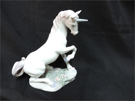 LLADRO PRIVELEGE 'Magical Unicorn' Porcelain Figurine