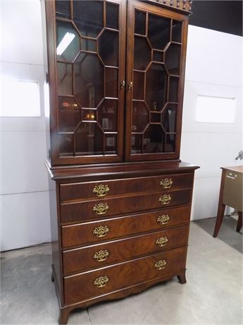 HICKORY CHAIR CO. CHIPPENDALE STYLE CABINET